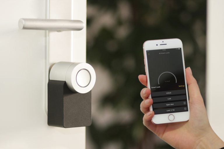 Control de acceso a condominio automatizado